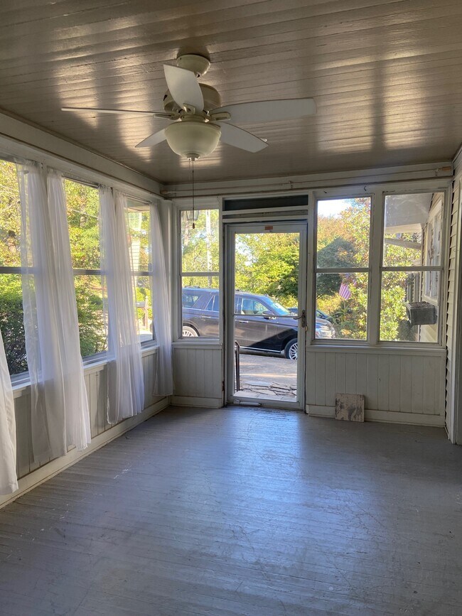 Foto del edificio - 907 Irving Rd