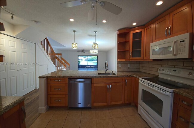 Foto del edificio - 10548 NW 6th St