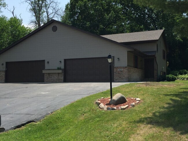 Foto del edificio - 701 Mink Ranch Rd