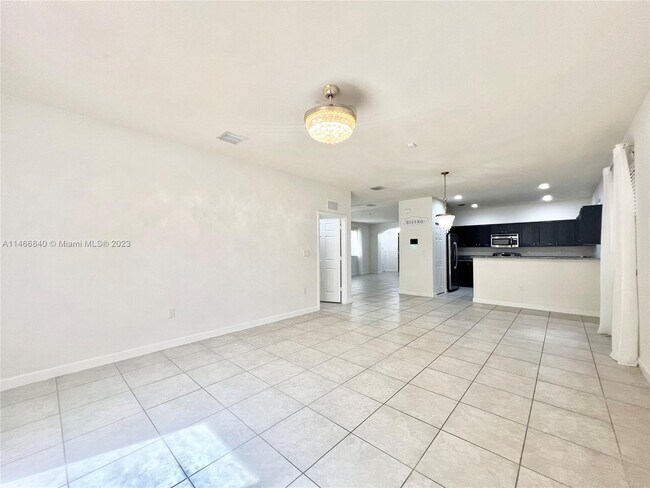 Foto del edificio - 3300 SE 7th Ct