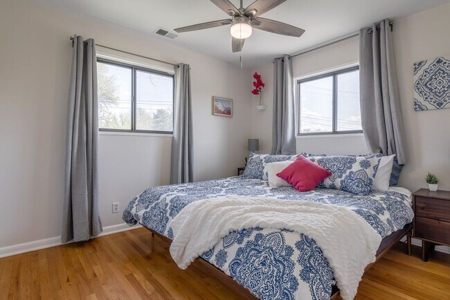 Foto del edificio - 5601 N Northwood Rd