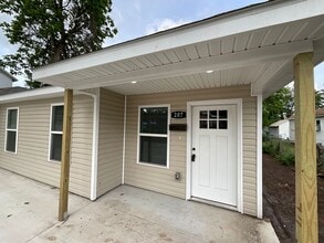 Building Photo - 205-207 S Byers Ave