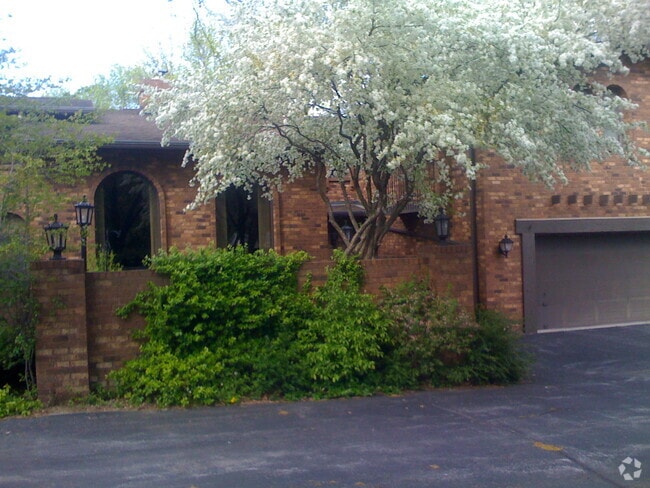 Building Photo - 15220 Marilyn Dr