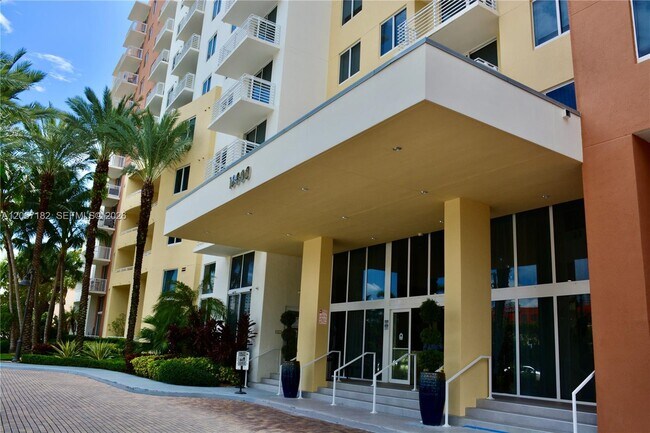 Foto del edificio - 18800 NE 29th Ave