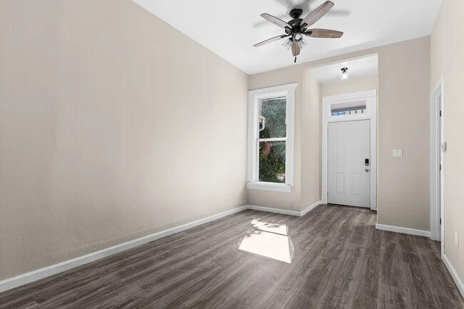 Foto del edificio - 2364 E 16th St
