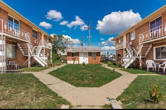 Building Photo - 4688 Hilton Ave