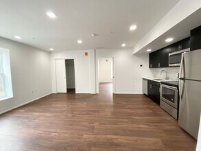 Interior Photo - 9 E. Mount Royal