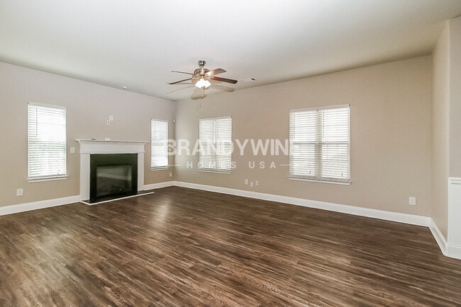 Building Photo - 196 Leland Ln