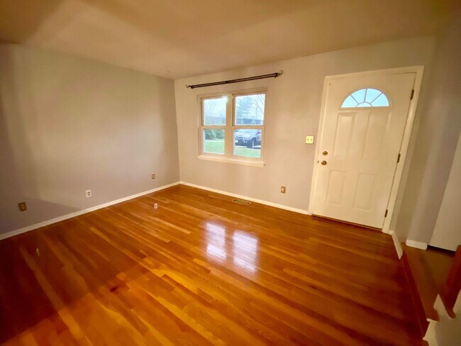 Building Photo - 3D HOME: Beautifully-Maintained 2bedroom N...