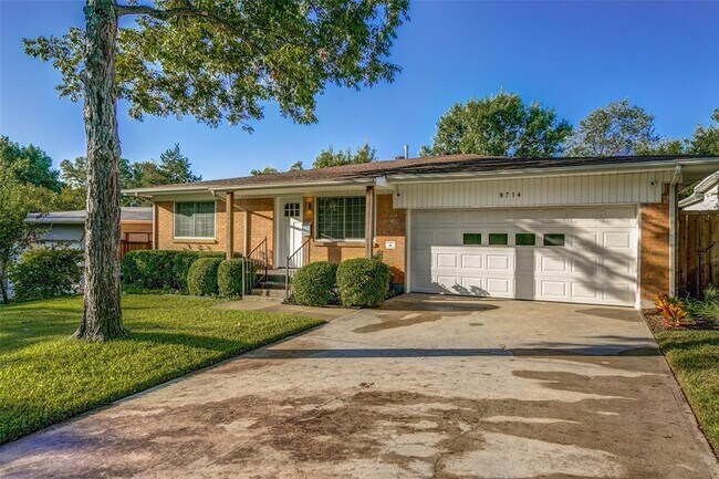 Building Photo - 9714 Twin Creek Dr