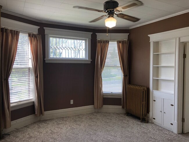 Building Photo - 1st Floor 2 Bedroom Apartment w/ Private Basement - Available July 1st