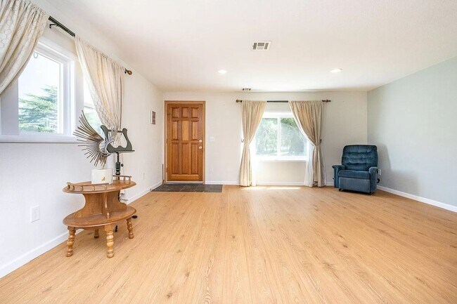 Foto del edificio - Centrally located one bedroom, one bath ho...