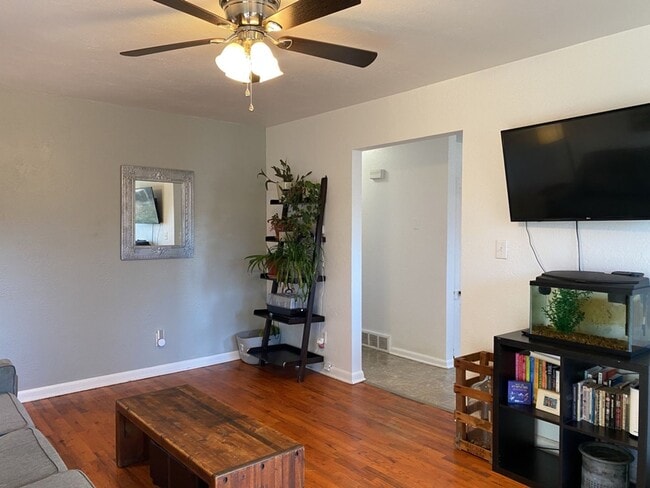 Building Photo - 1724-1726 Morningside Dr