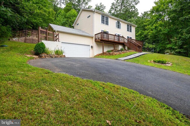 Building Photo - 2102 Gore Dr