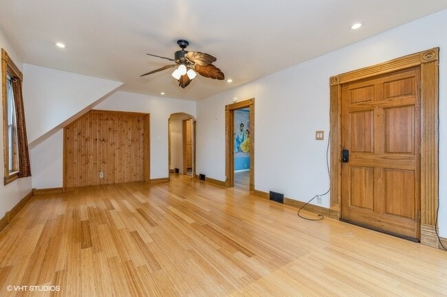 Building Photo - 3836 N Oak Park Ave