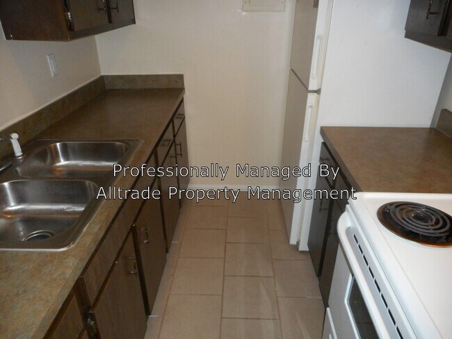 Foto del edificio - 828 Glen Hollow Dr