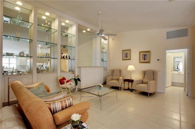 Building Photo - 9145 SE Retreat Dr