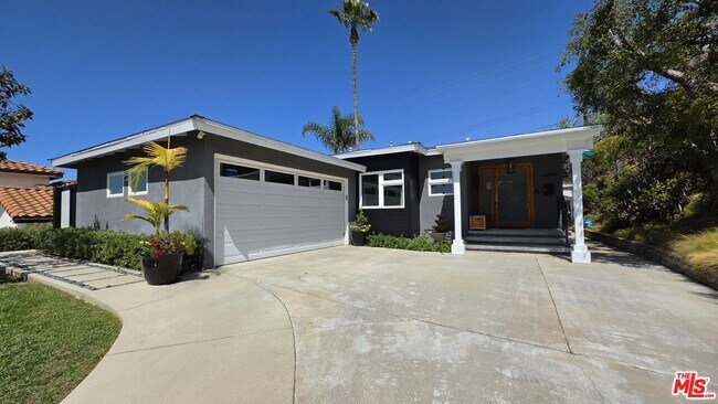 Building Photo - 13133 Dewey St