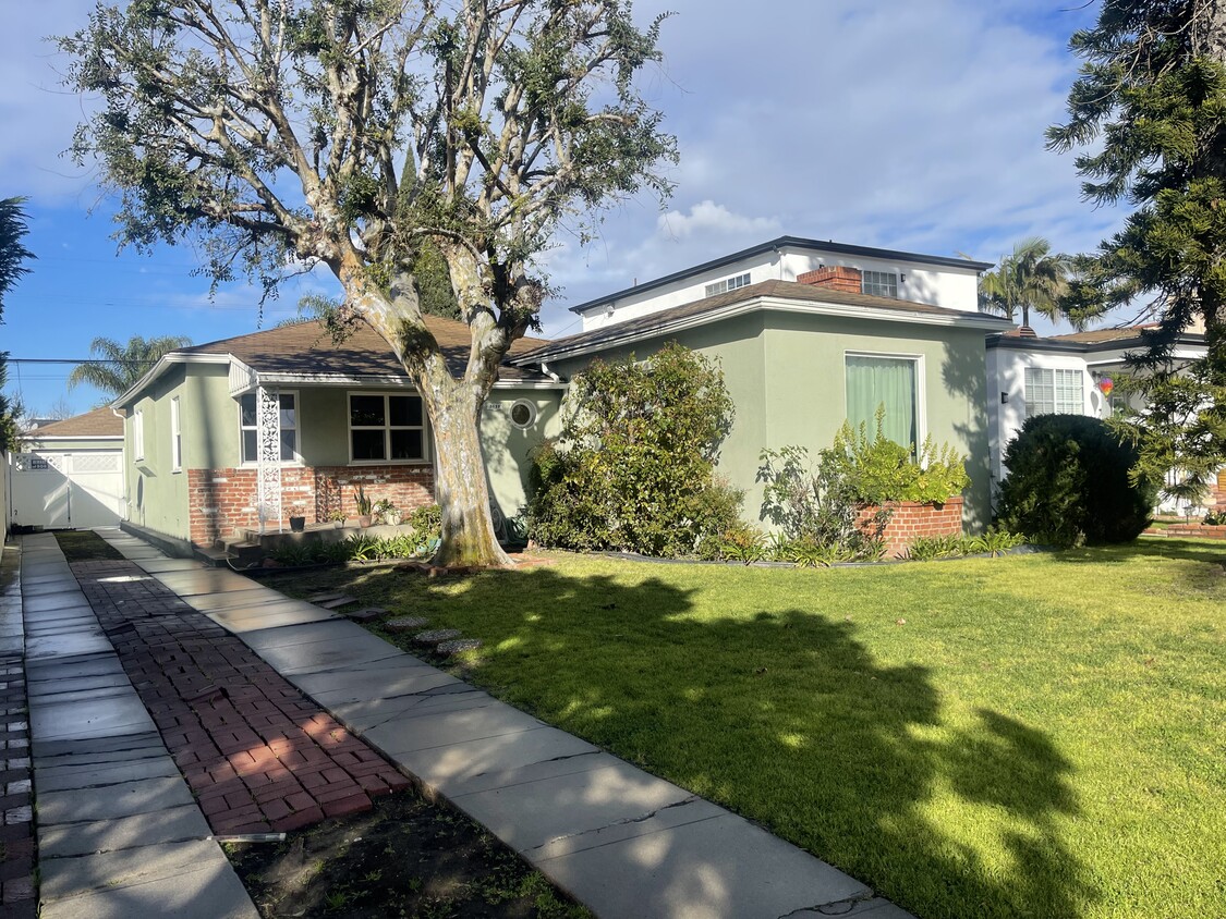 perfect family house, historic area, well-kept - 3639 Walnut Ave