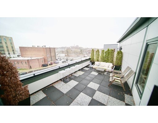 Building Photo - 610 Rutherford Ave
