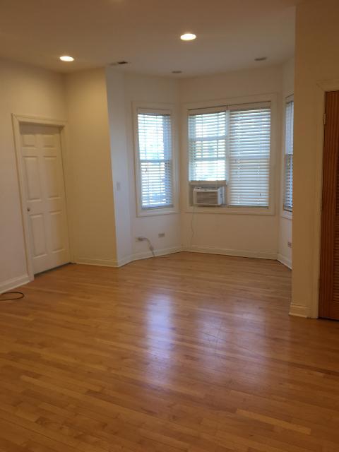 Building Photo - 3557 N Marshfield Ave