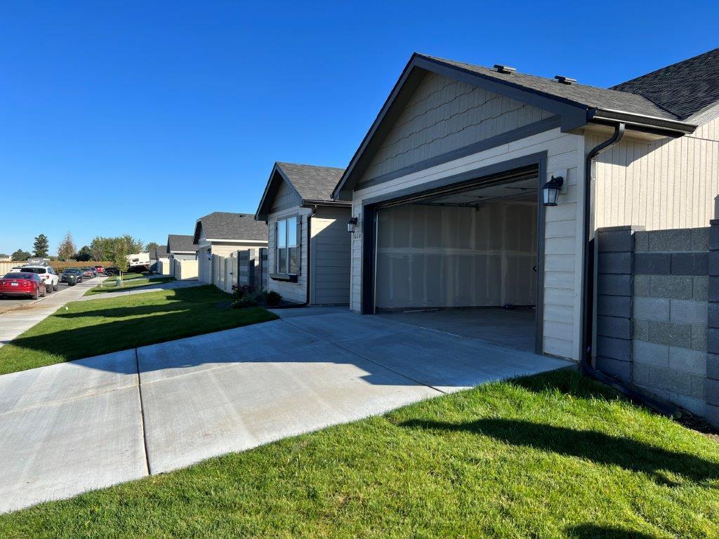 620 Pappys Way, Grandview, WA 98930 House Rental in Grandview, WA