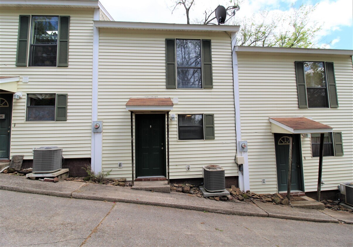 Primary Photo - 352 W Rock St