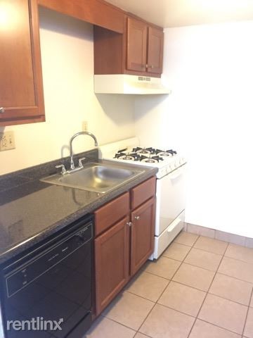 Foto del edificio - 1 br, 1 bath Apartment - 650 Center Road  B-8