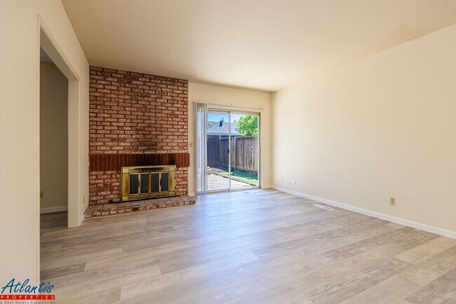 Foto del edificio - Lovely Blossom Valley Home