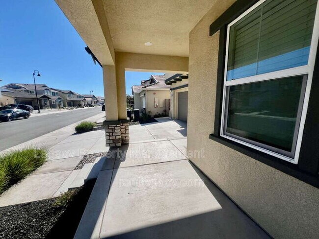 Building Photo - 3215 Center Dr