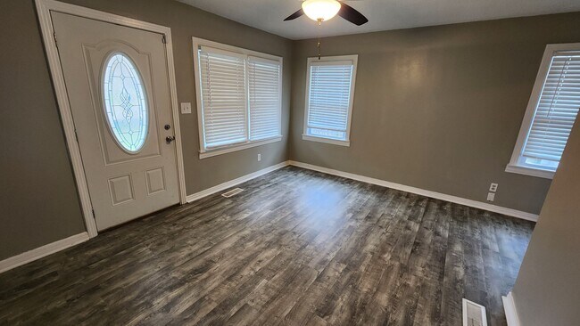Building Photo - 3 BR/ 3 BA Single Family Home