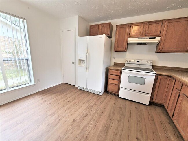 Building Photo - 1007 Landing Blvd