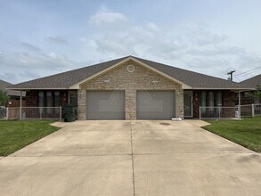 Building Photo - 4704 Pennington Ave