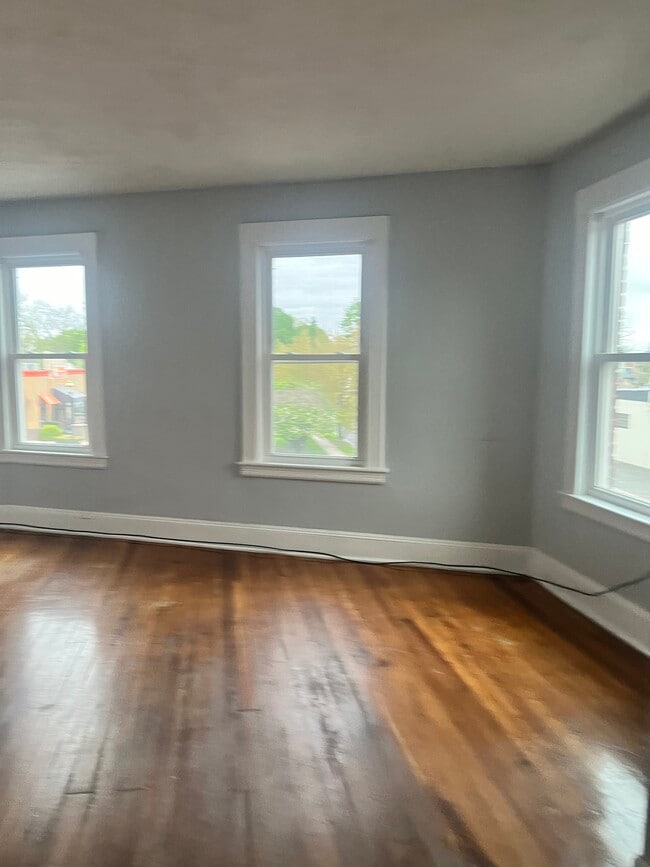 Building Photo - 757 Maple Ave