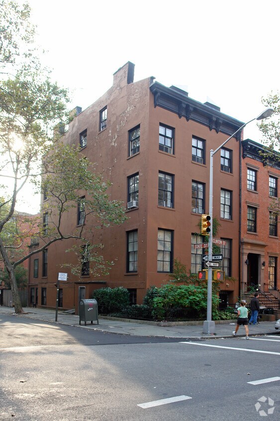 Primary Photo - 169 Clinton St