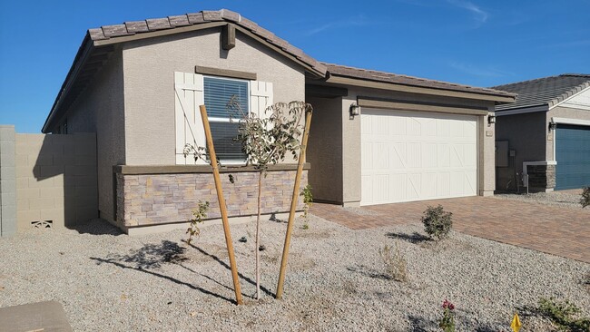 Building Photo - Brand new Goodyear home! Never lived in be...