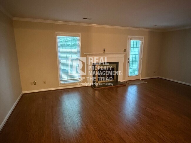 Foto del edificio - 3 Bedroom/ 2.5 bath Townhouse in Greensboro