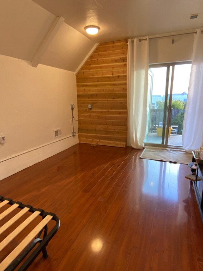 Living room, 9ft tall ceiling - 1815 40th Ave Apartments