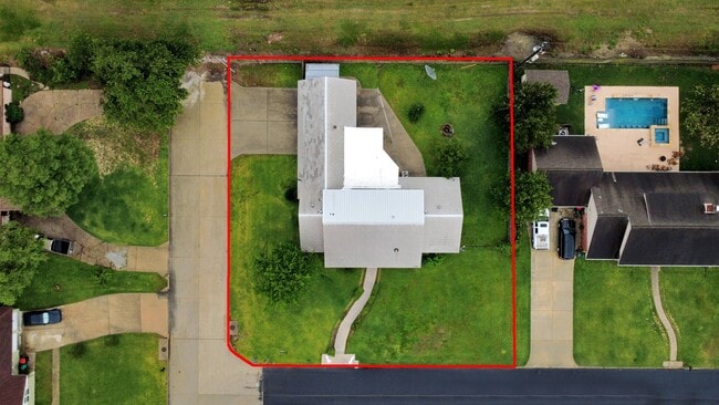 Building Photo - 5001 Glenhaven Dr