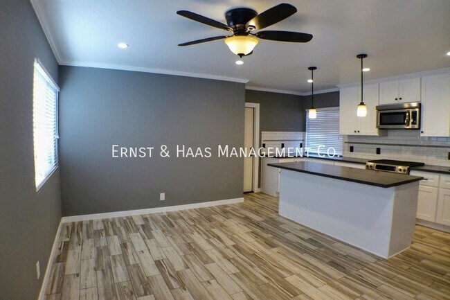 Foto del edificio - 2355 W Lincoln St