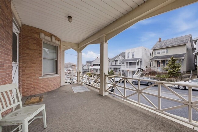 Building Photo - Spacious Victorian, over 2400 sq ft