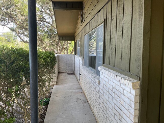 Building Photo - 900/ 902 Hazelton