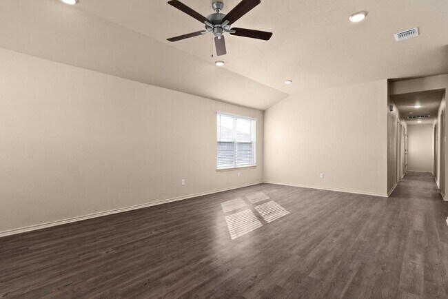Building Photo - 1025 Cline Dr