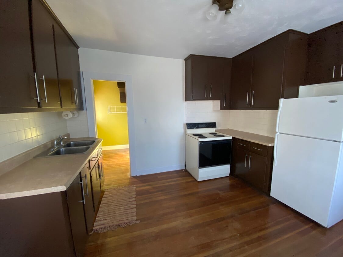 15 Dewey Plz, Plainville, CT 06062 Apartments in Plainville, CT