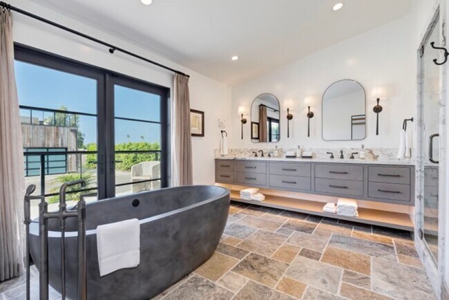 Building Photo - Modern Farmhouse with Pool