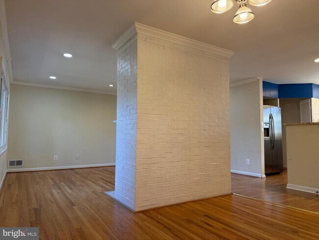 Building Photo - 5206 Easton Dr