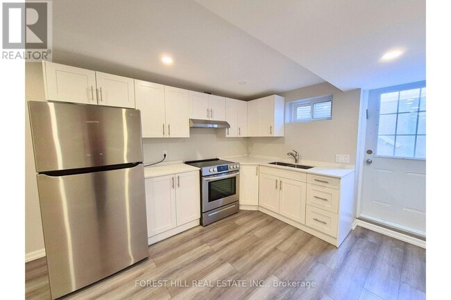 Building Photo - 136 Esther Crescent