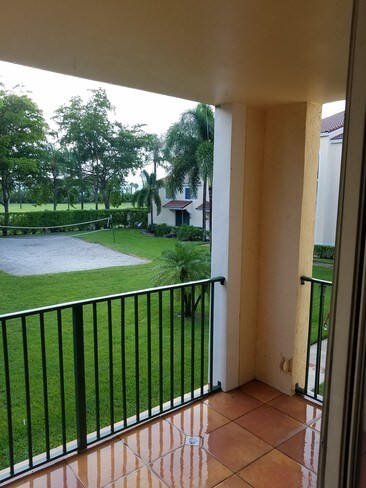 Foto del edificio - 1721 Village Blvd