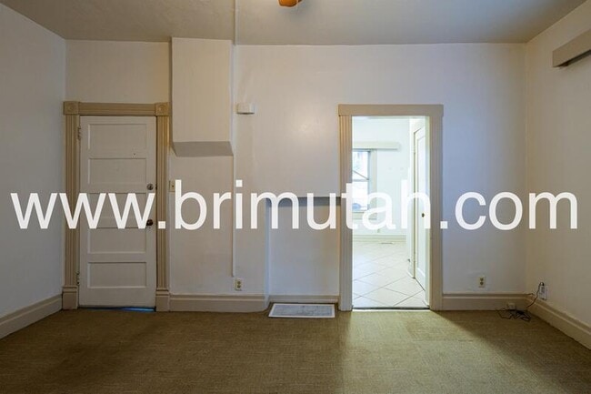 Building Photo - 368 S University St