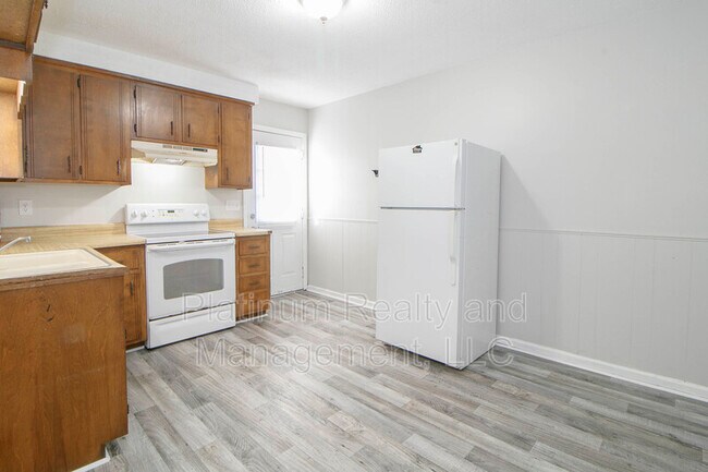 Foto del edificio - 805 Golf View Pl